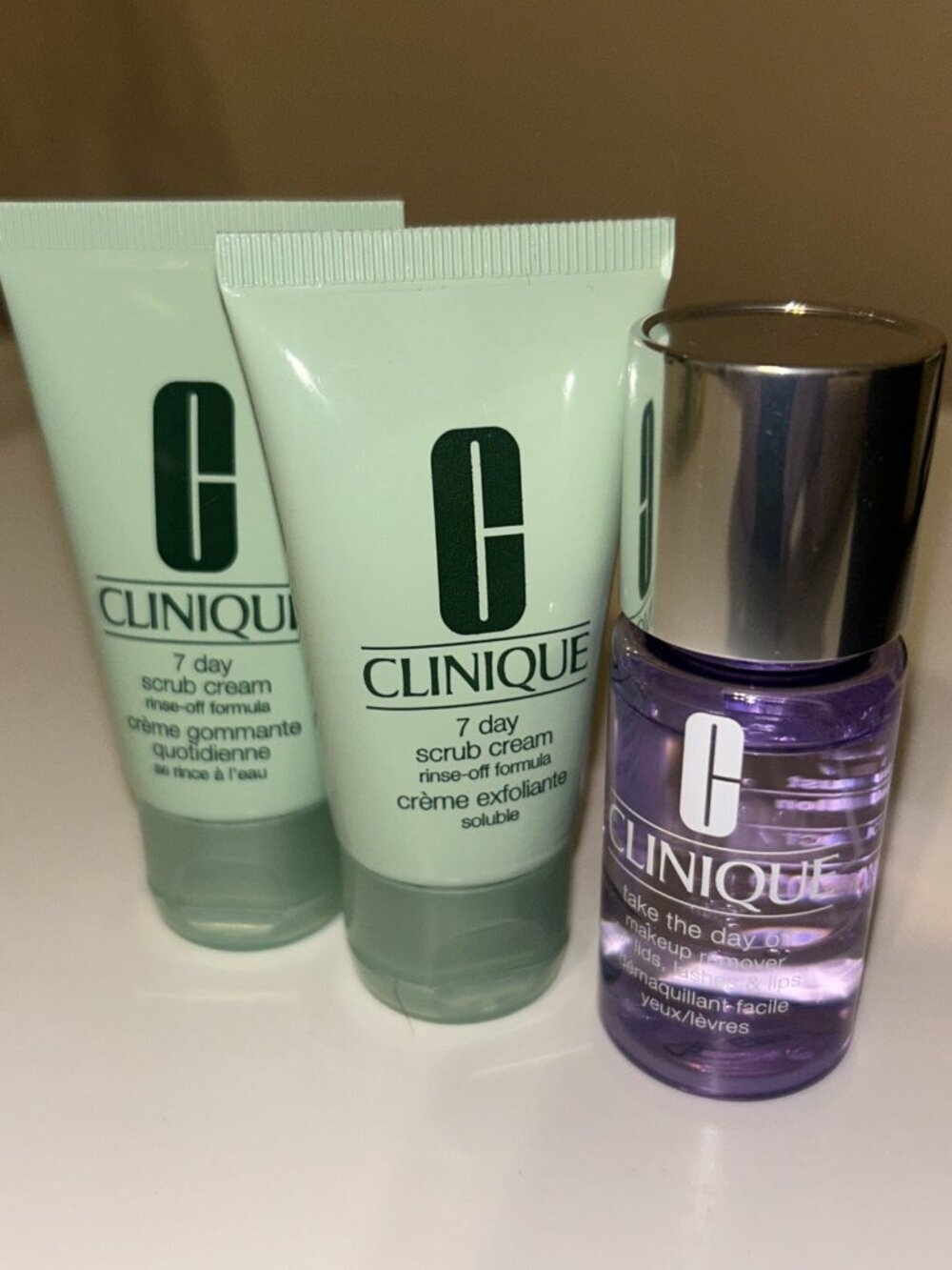 Clinique 3pc Skin Care Travel Set 7-Day Scrub Cream (2) & Take The Day Off